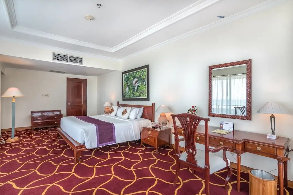 هتل اینا گراند دنپاسار